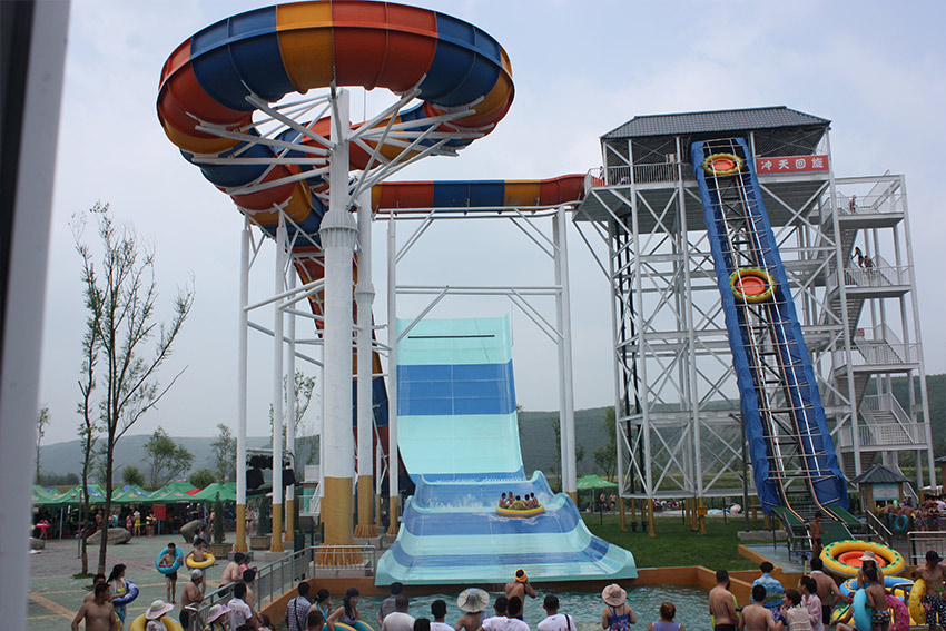 Gaint Boomerang Water Slide for sale supply in guangzhou